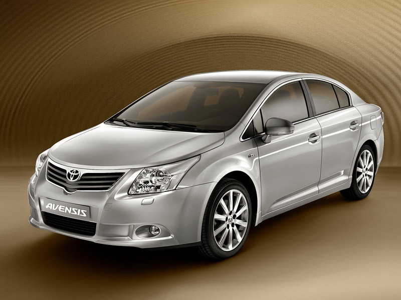 Paryż 2008: Toyota Avensis - nowe zdjęcia sedana i kombi