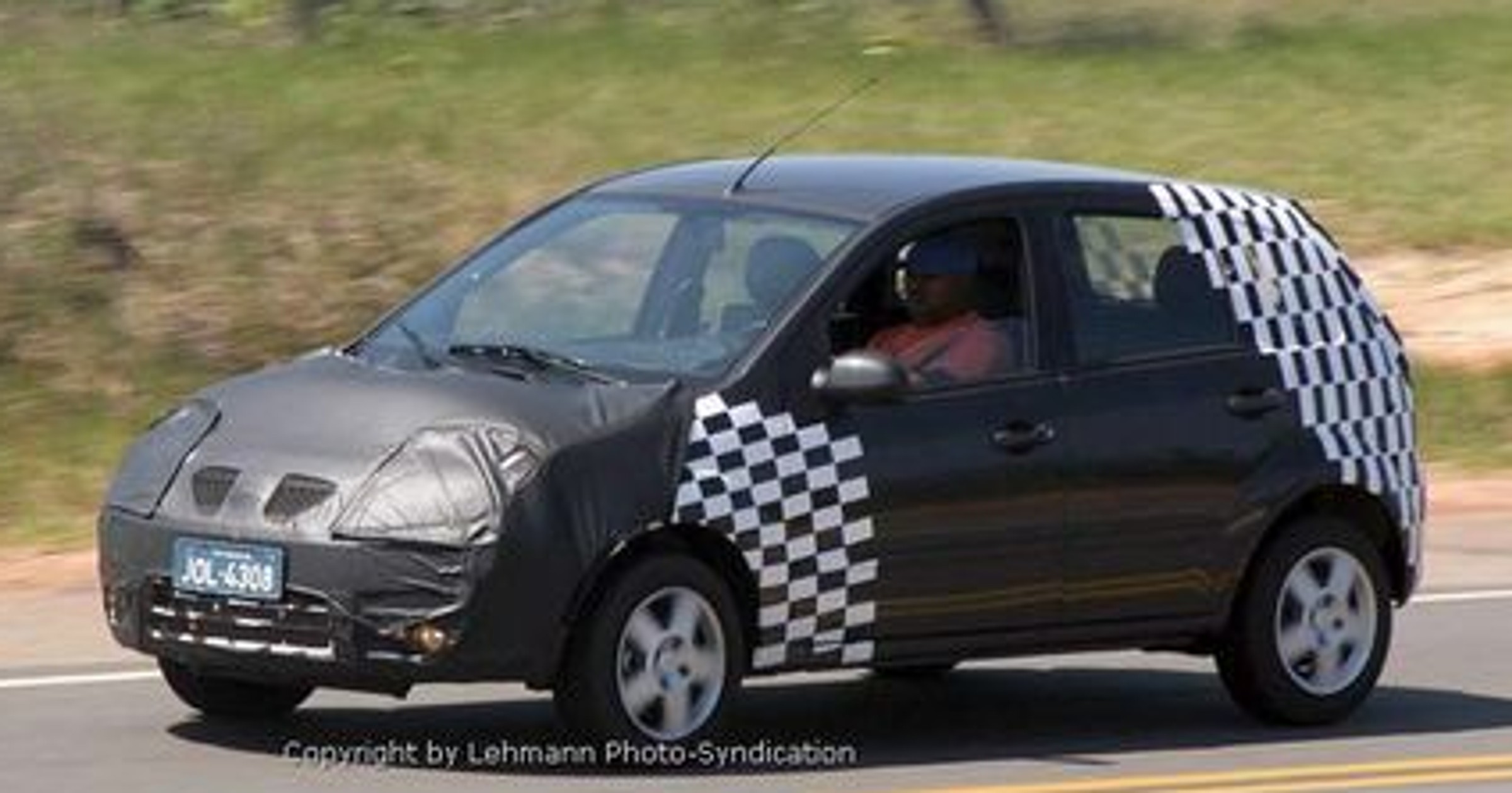 Zdjęcia szpiegowskie: nowy Ford Fiesta