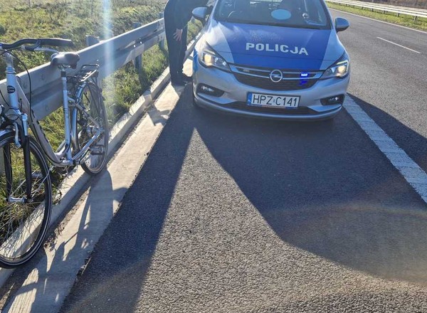 Igrał ze śmiercią na "ekspresówce". Rowerem chciał dojechać z Grójca do Warszawy