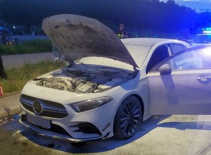 Strażnicy miejscy ugasili sportowego Mercedesa-AMG