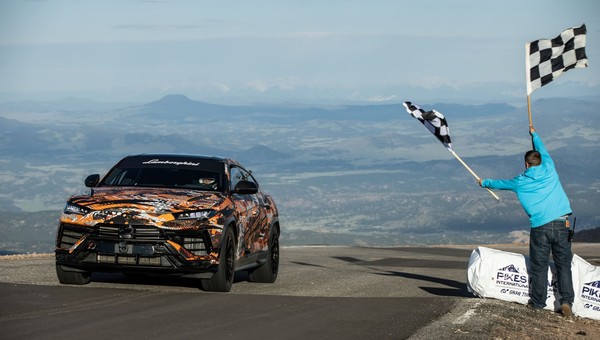 Lamborghini Urus najszybszym SUV-em na Pikes Peak. Pobił rekord Bentleya Bentaygi [WIDEO]