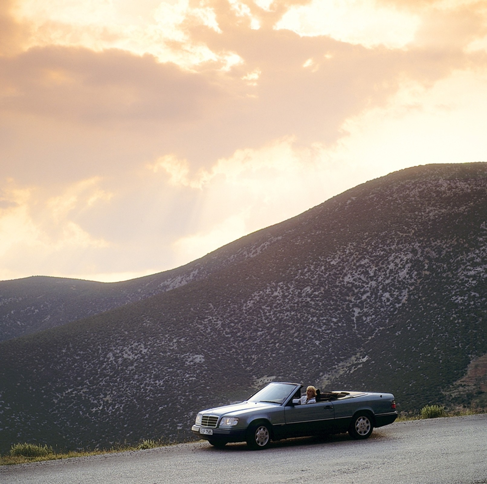 Mercedes W124 Cabrio – z pięknem trzeba obcować