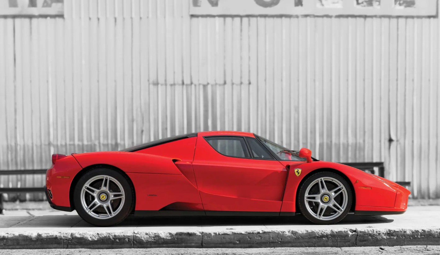 Ferrari Enzo Jana Pawła II trafiło w 2015 r. na aukcję w USA