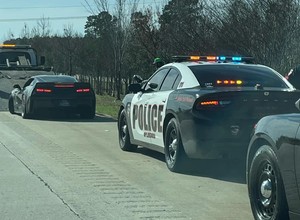 Ograniczenie prędkości wynosiło 105 km/h. Kierowca Corvette pędził ponad 240