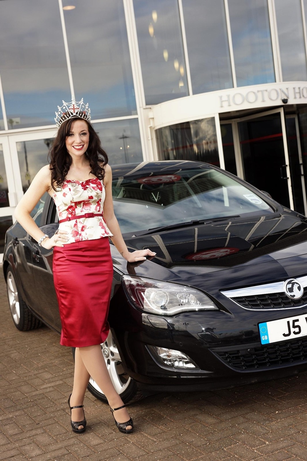 Wygrywają miliony, po czym kupują Opla – szok!