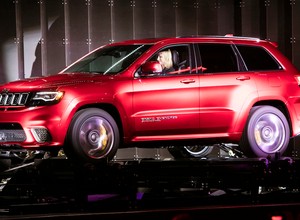 Jeep Grand Cherokee Trackhawk – 707 KM!