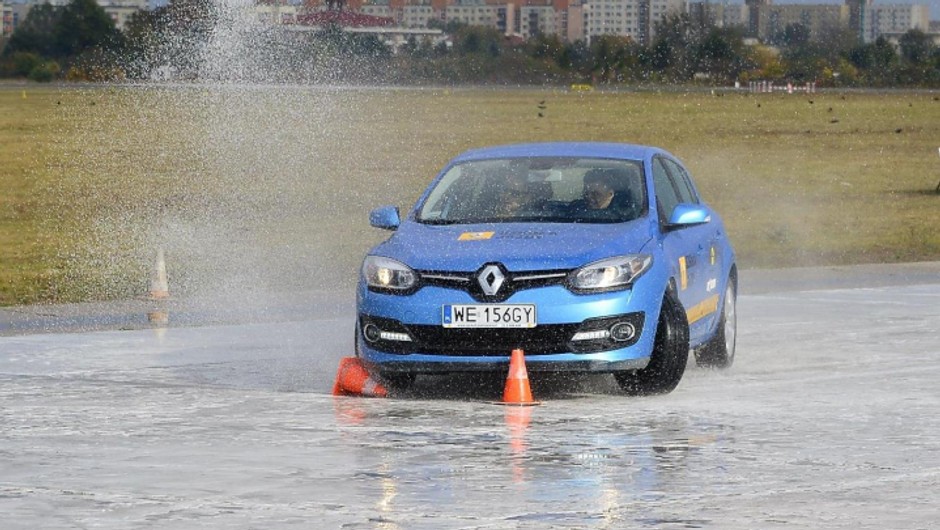 Renault w poślizgu