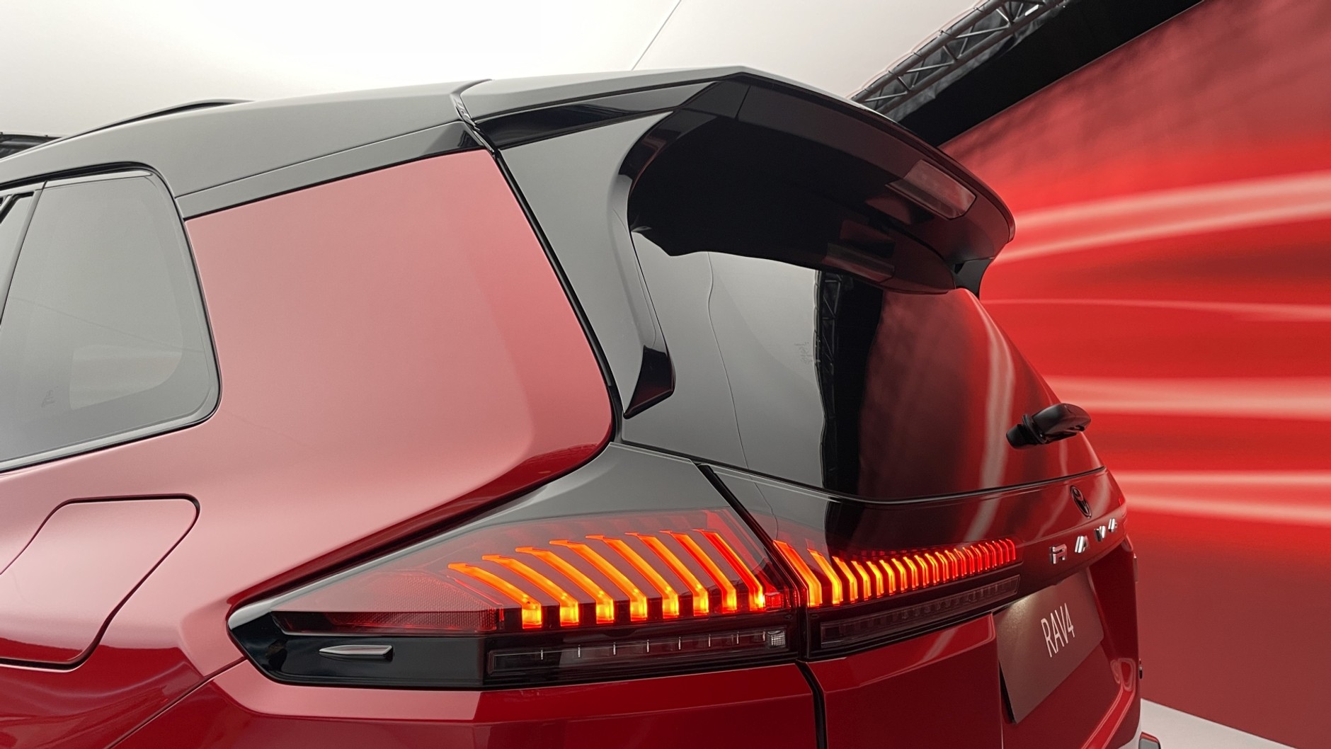 Nowa Toyota RAV4 GR Sport (2025)