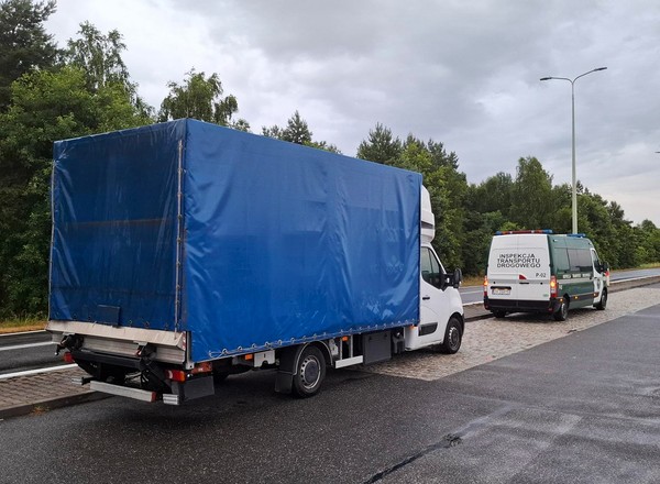 "Janusze transportu": inspektorzy ITD znajdują prawdziwe cuda w ciężarówkach. Strach zbliżyć się do TIR-a