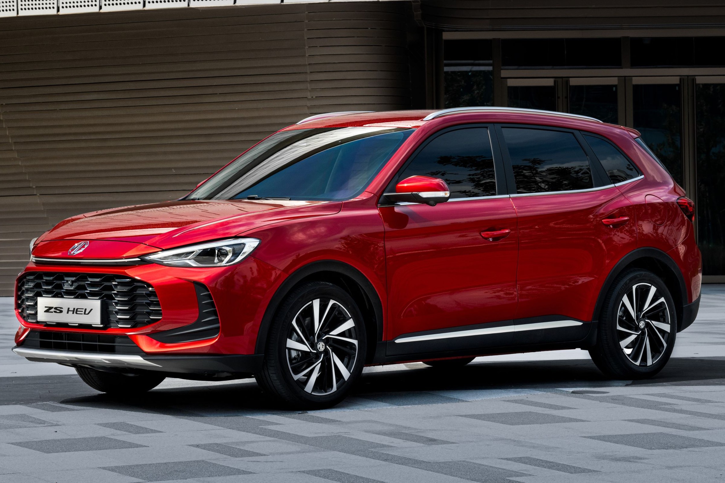 MG potaniały. Spalinowy kompaktowy SUV teraz za niecałe 73 tys. zł