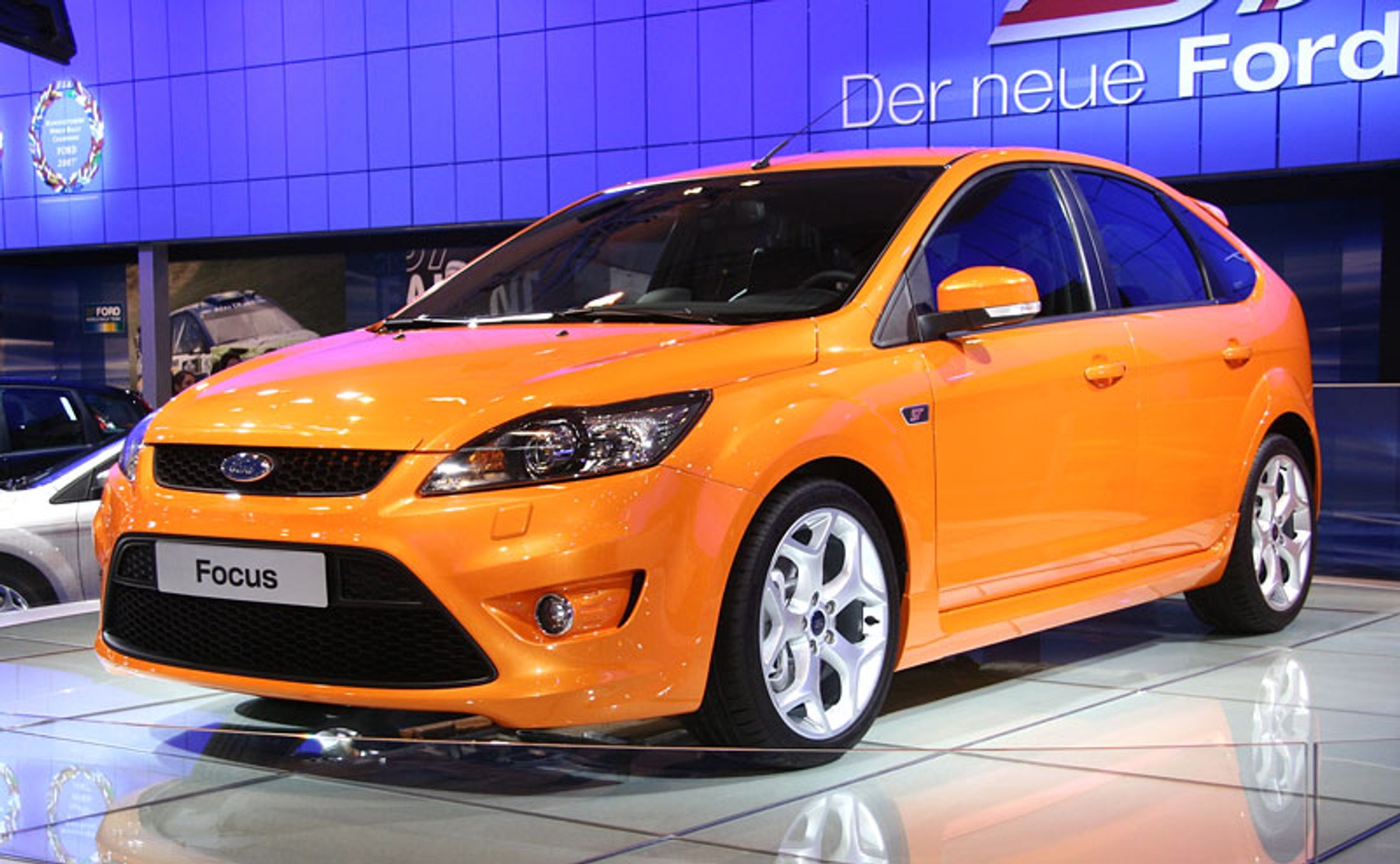 Essen Motor Show 2007 - Latające maszyny i piękne modelki (fotogaleria 2)