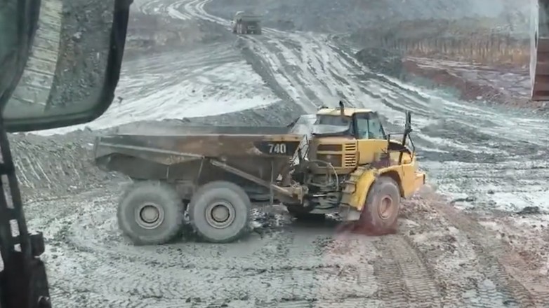 Driftująca wywrotka