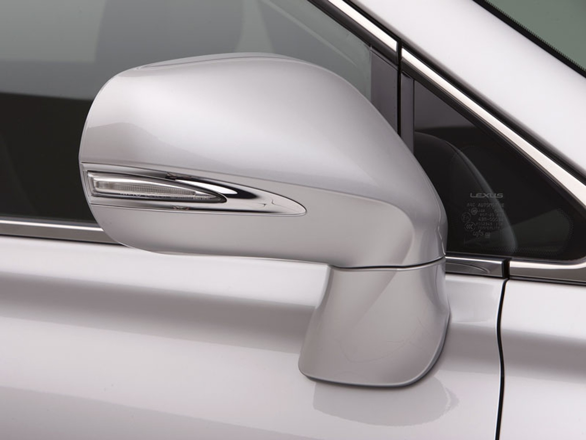 Los Angeles 2008: Lexus RX 350 i RX 450h - ewolucyjna przemiana