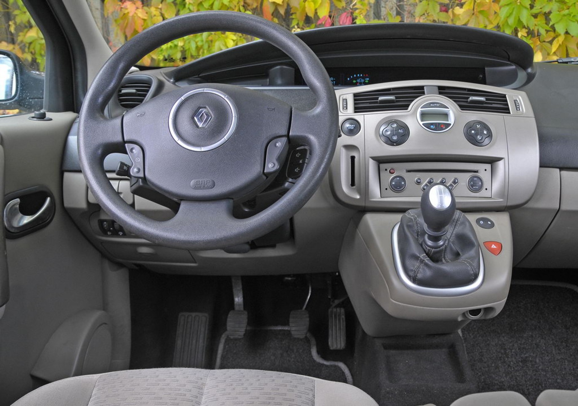 Scenic | Duży, tani, ale niezbyt trwały.