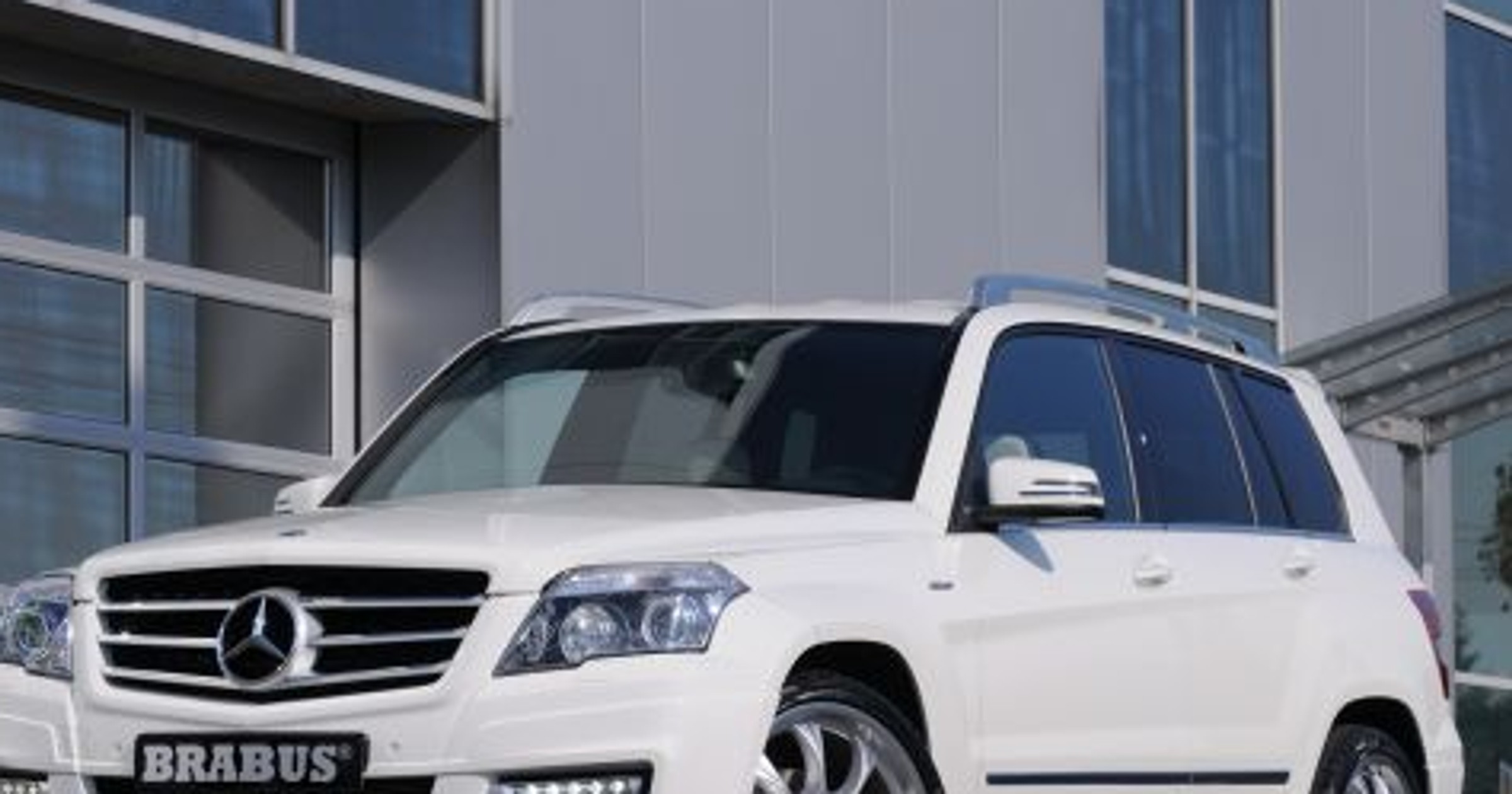 Mercedes GLK od Brabusa - Biel ciągle w modzie