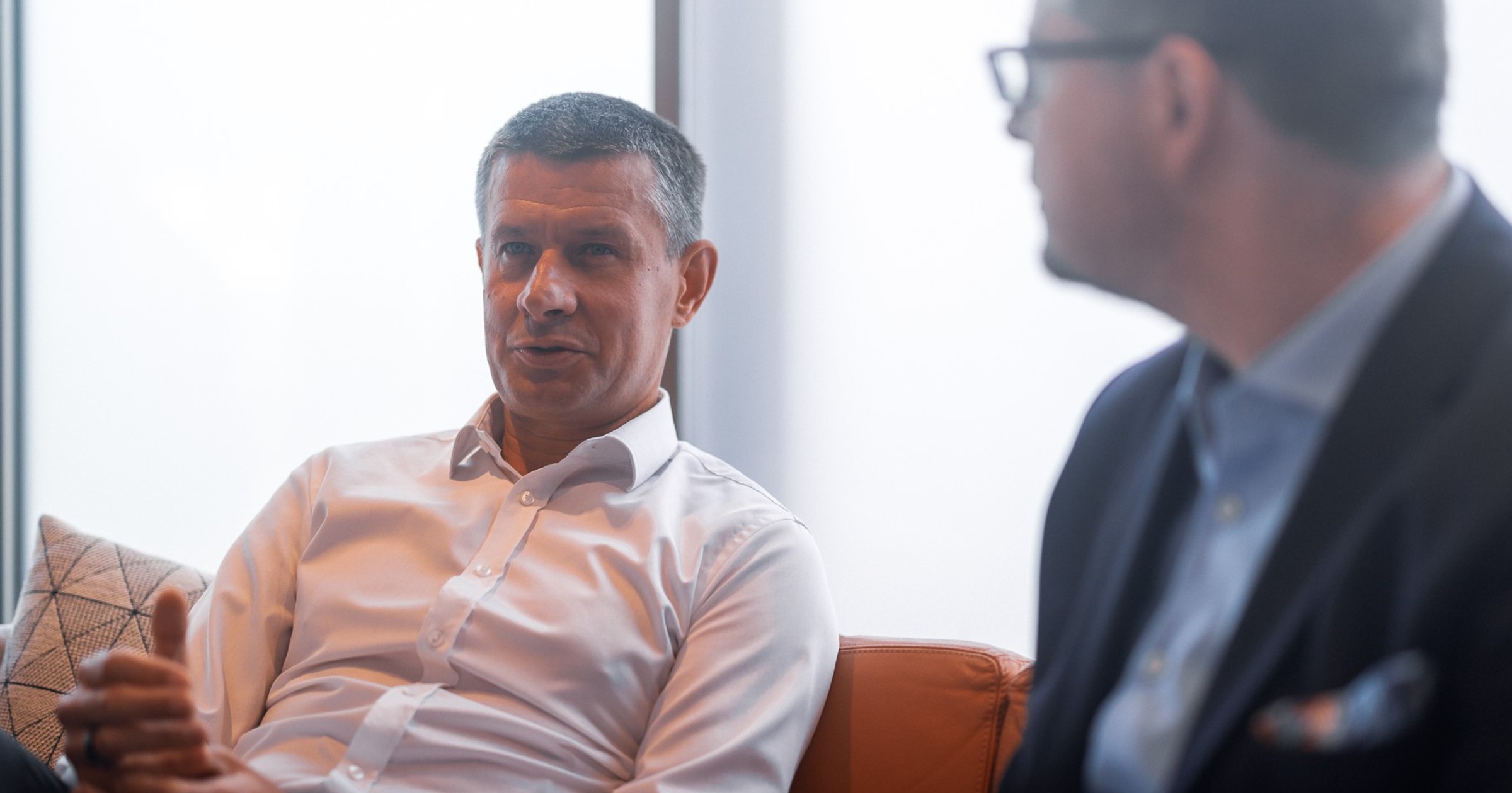 Arkadiusz Nowiński, prezes Volvo Cars Europe, podczas wywiadu w Warszawie w 2024 r.