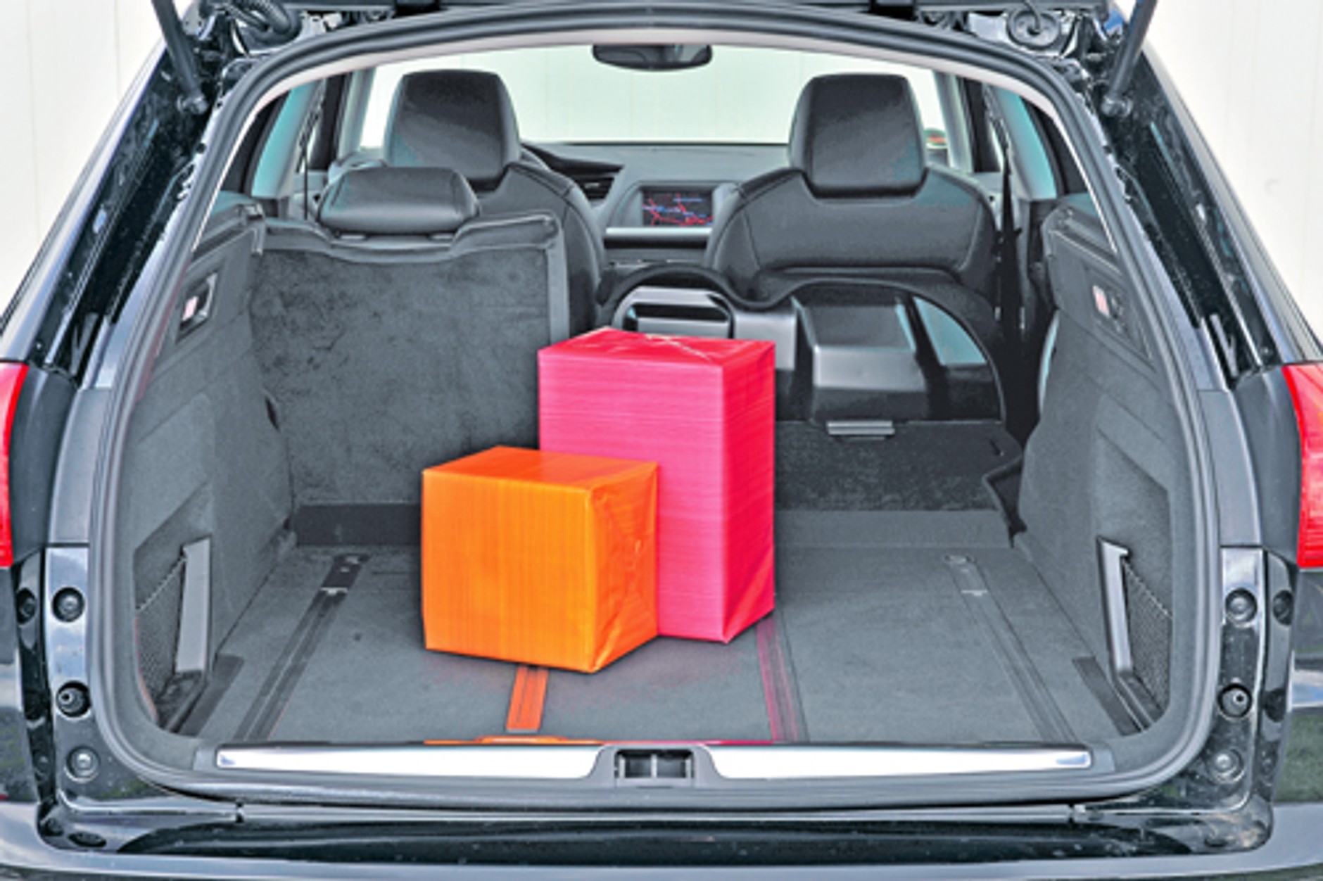 Volkswagen Passat kontra Renault Laguna, Ford Mondeo i Citroen C5 - Nowe turbo kombi na wakacje