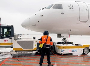 Wszedłem na płytę warszawskiego lotniska. To, co tam zobaczyłem, robi niesamowite wrażenie
