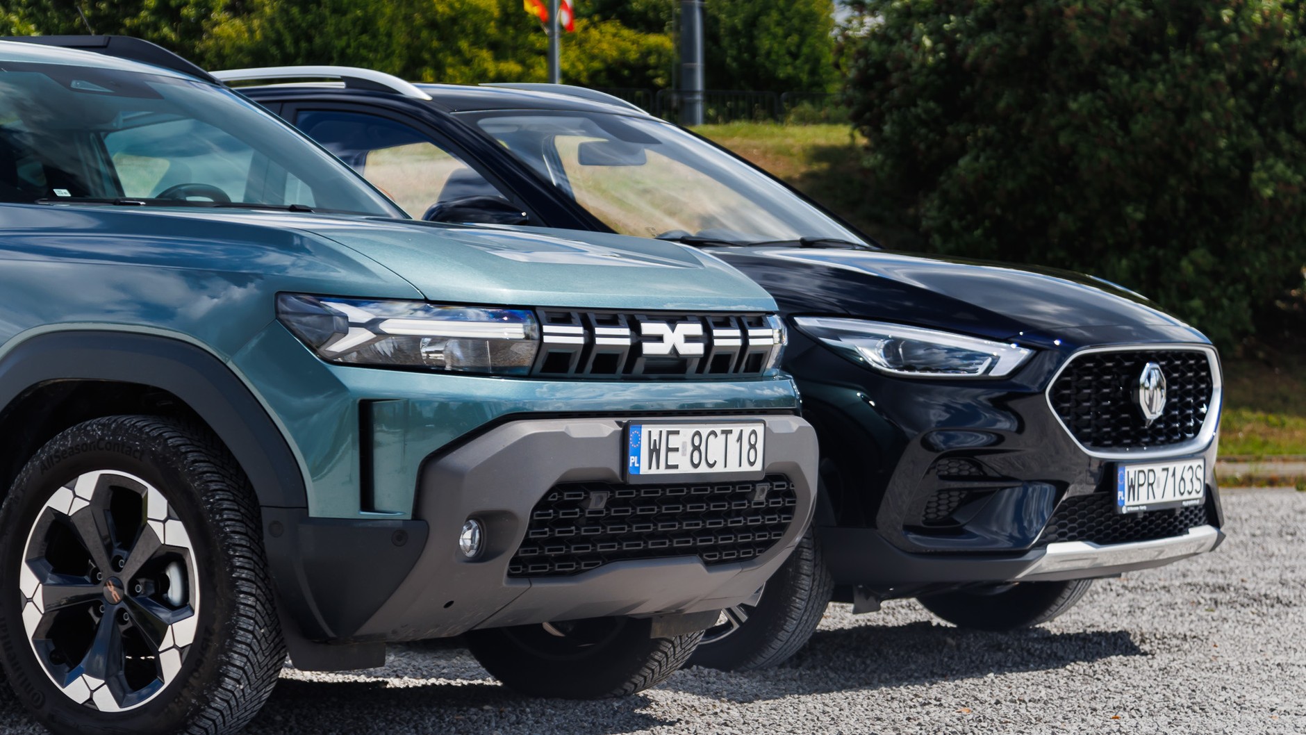 Dacia Duster kontra MG ZS. Porównanie dwóch budżetowych samochodów