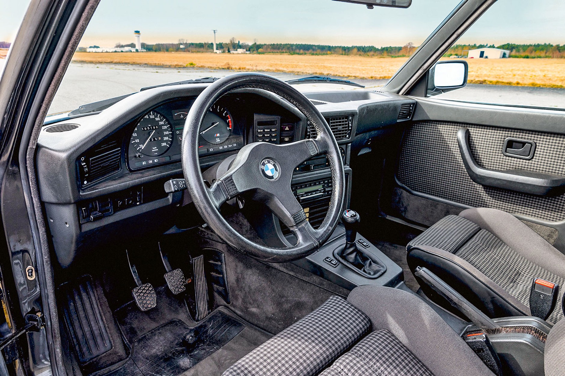 BMW M5 (E28)