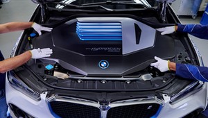BMW zaczyna produkcję napędu przyszłości. SUV X5 z ogniwami paliwowymi