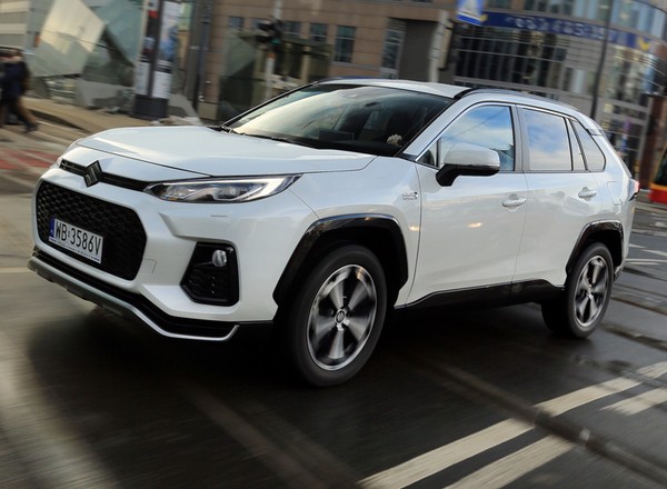 Suzuki Across 2.5 Plug-in Hybrid 4WD – mocne, ale czy sportowe?