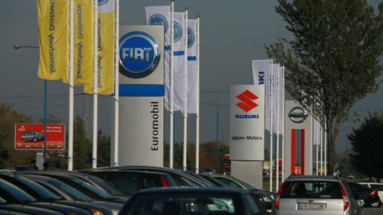 Co 12 minut sprzedają 1 samochód