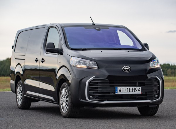 Toyota rozpoczyna globalną akcję serwisową. 166 tys. pojazdów z wadą wahaczy