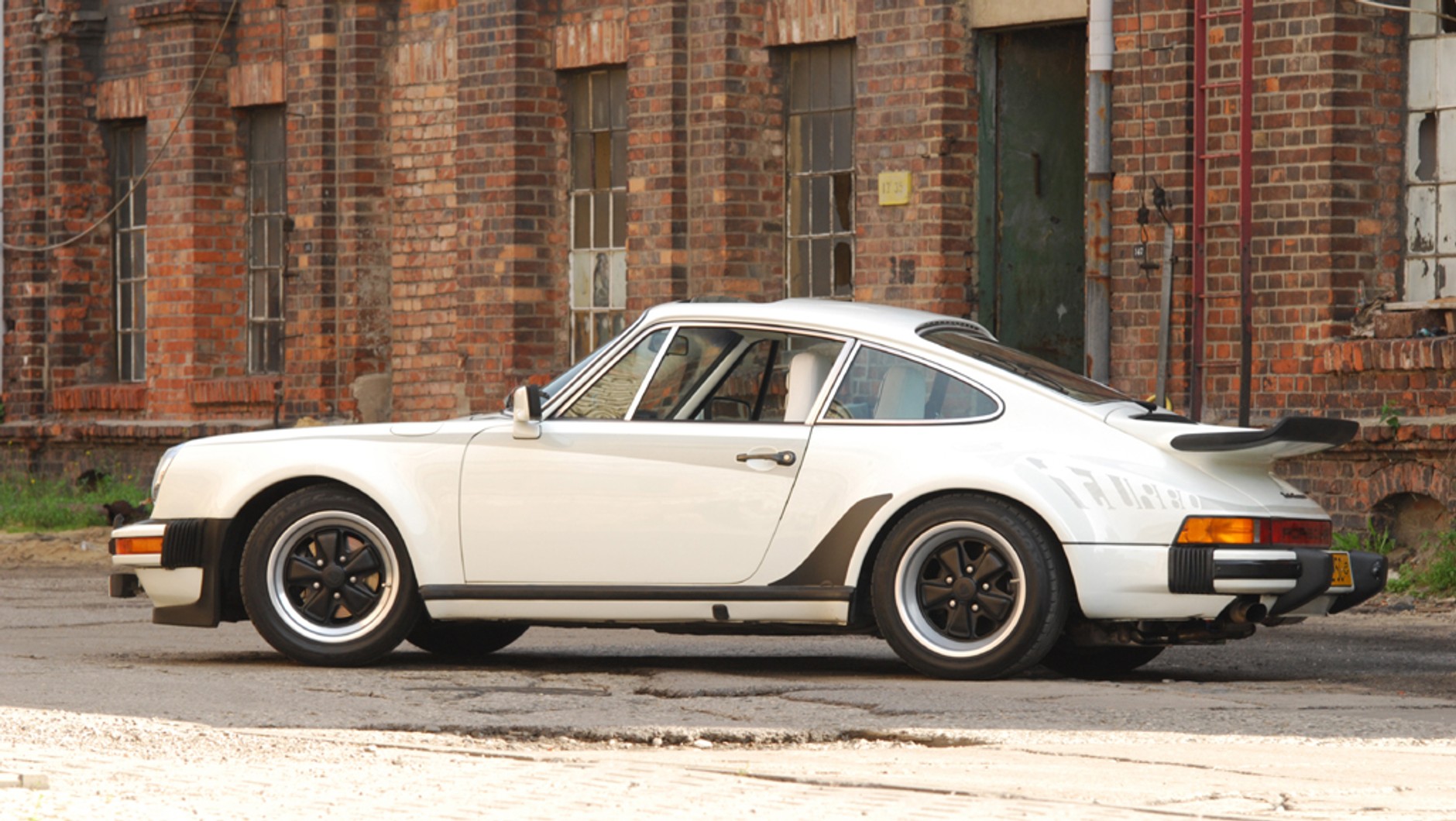 Porsche 911 Turbo - Kultowy bokser z doładowaniem