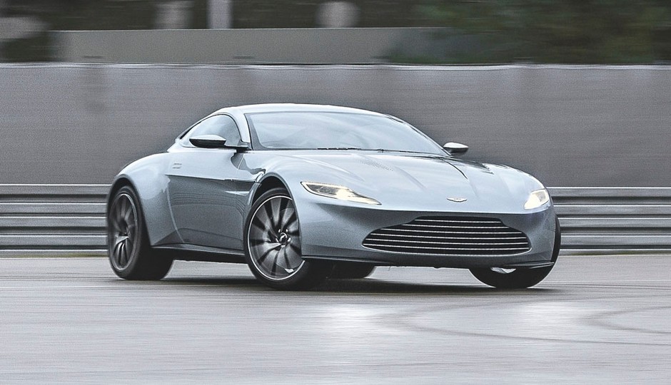 Aston Martin DB10 - Bond idzie bokiem