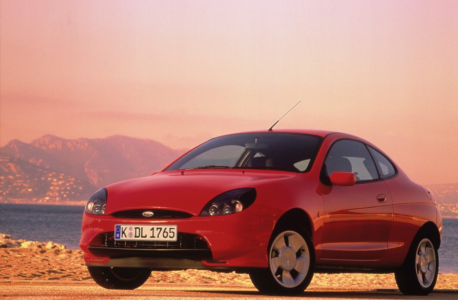 Puma 1. generacji była stylowym małym coupé produkowanym w latach 1997-2002. Stanowiła odpowiedź Forda na Opla Tigrę. Miała niecałe 4 m długości, ważyła niewiele ponad tonę i bazowała na technice Fiesty. Silniki 1.4, 1.6 i 1.7 o mocy 90-220 KM.