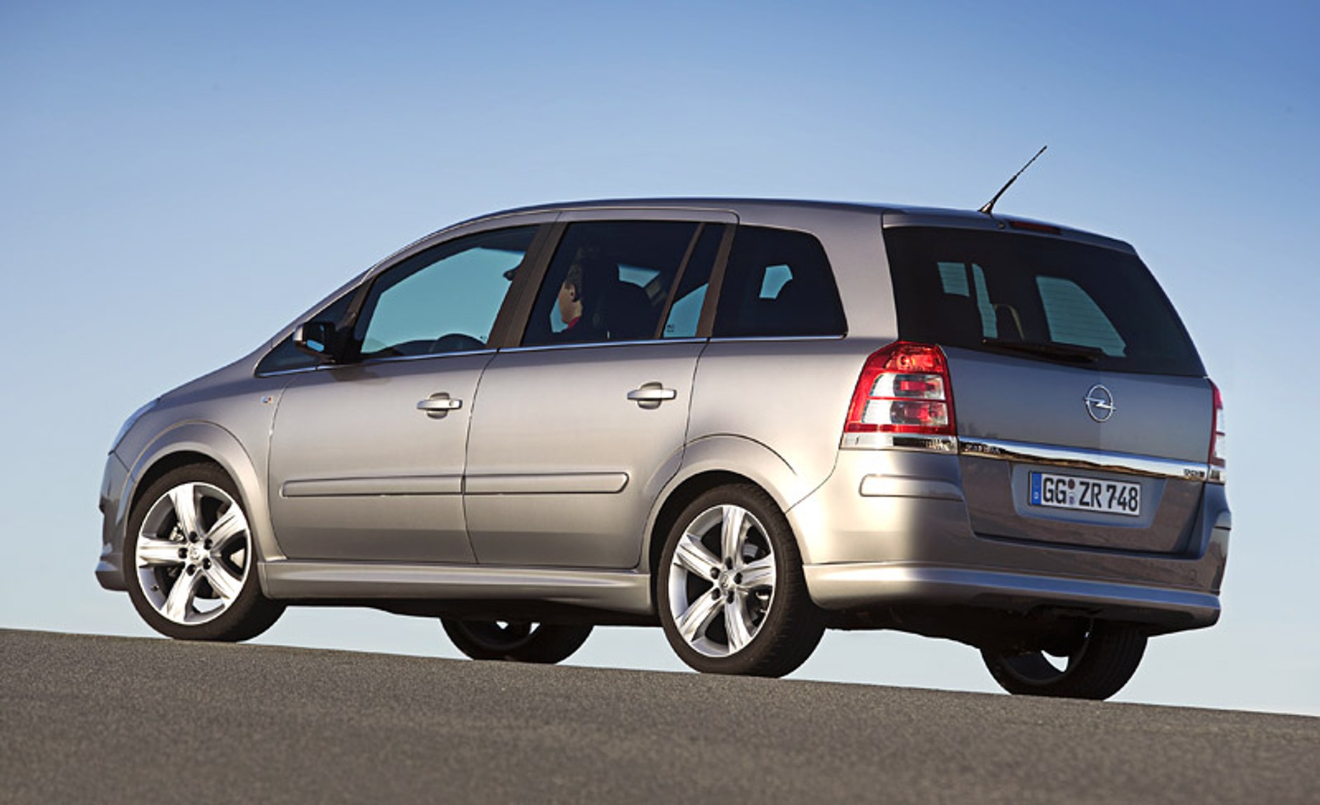 Opel: nowa Zafira w natarciu od lutego (dane techniczne plus ceny w Polsce)