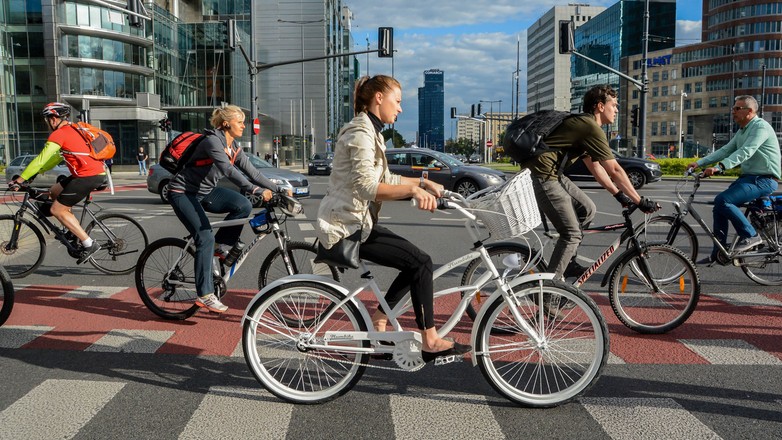 Przepisy, mandaty, dobre obyczaje - czyli rowery kontra samochody