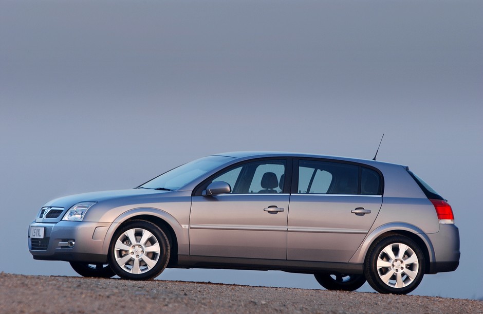 Opel Signum (2003-2008; na zdjęciu wersja oferowana pod marką Vauxhall)
