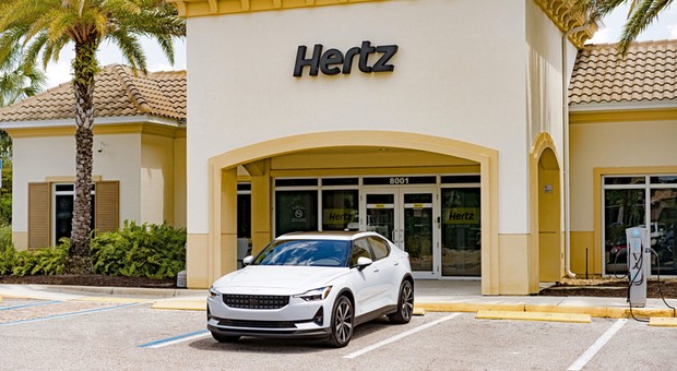 Hertz omal nie upadł, a teraz kupuje ogromną flotę elektrycznych Polestarów