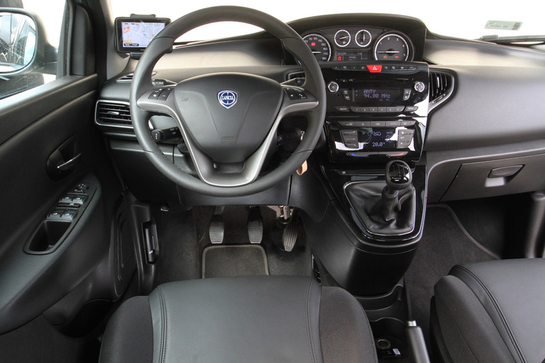 Lancia Ypsilon: elegancka tylko na pokaz