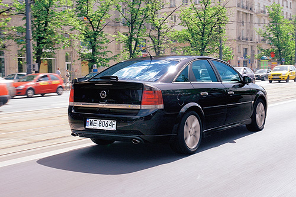 Opel Vectra GTS, Ford Focus ST - Odmienne pomysły na dużą moc