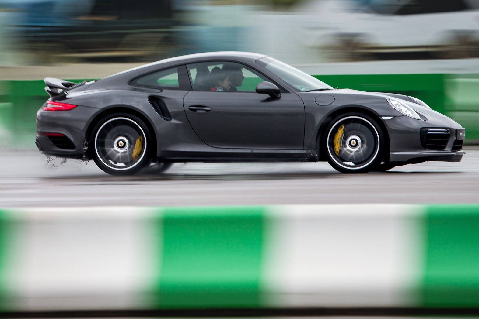 Porsche Carrera S i Turbo S na torze Istanbul Park