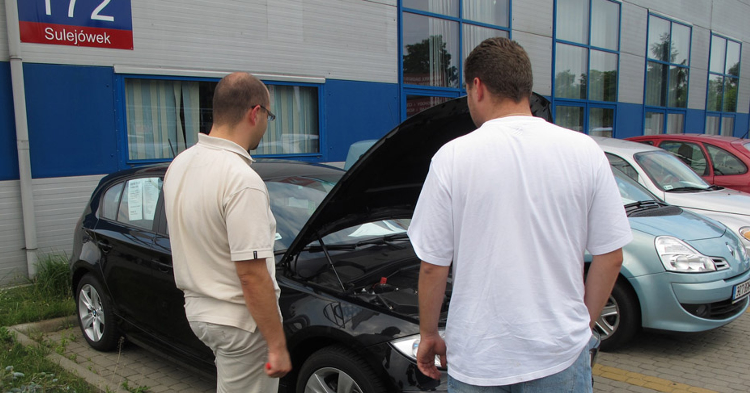 Szukamy auta z ogłoszenia. Czy trudno znaleźć dobre BMW?