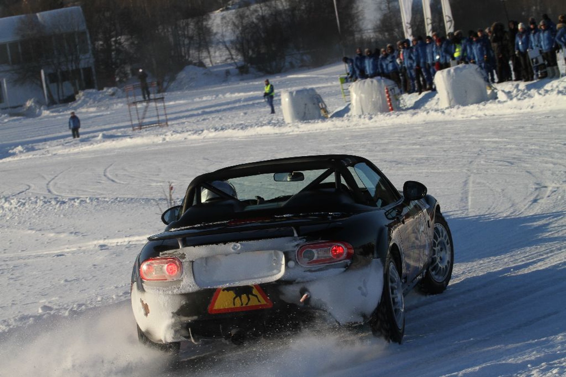 Emocjonujący finisz wyścigu Mazda MX-5 Ice Race