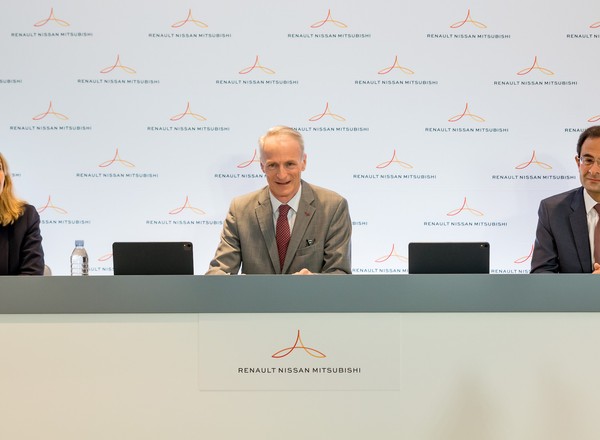 Alians Renault-Nissan-Mitsubishi zacieśnia więzi, unifikuje i oszczędza
