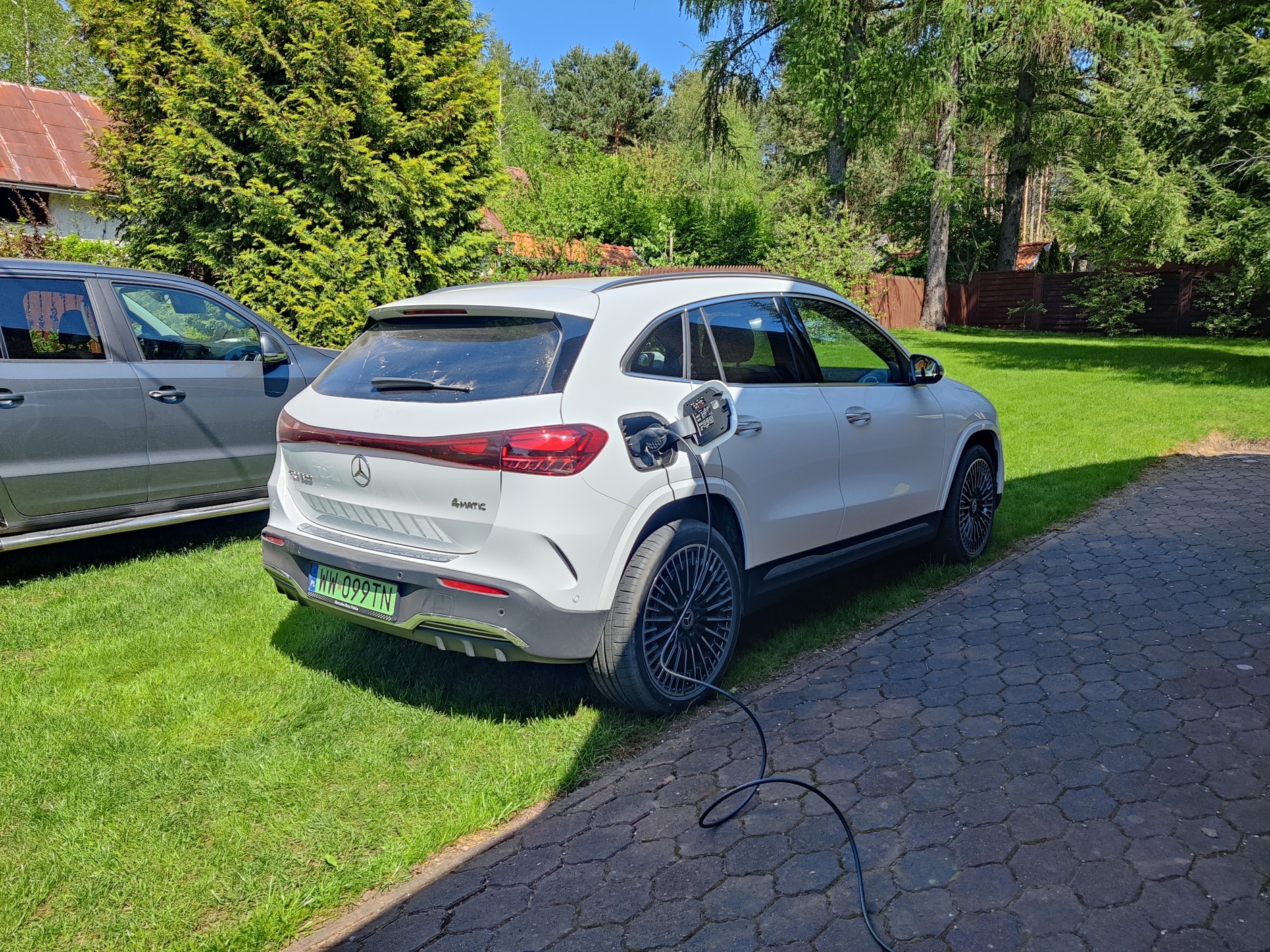 Ładowanie samochodu elektrycznego z gniazdka 230 V