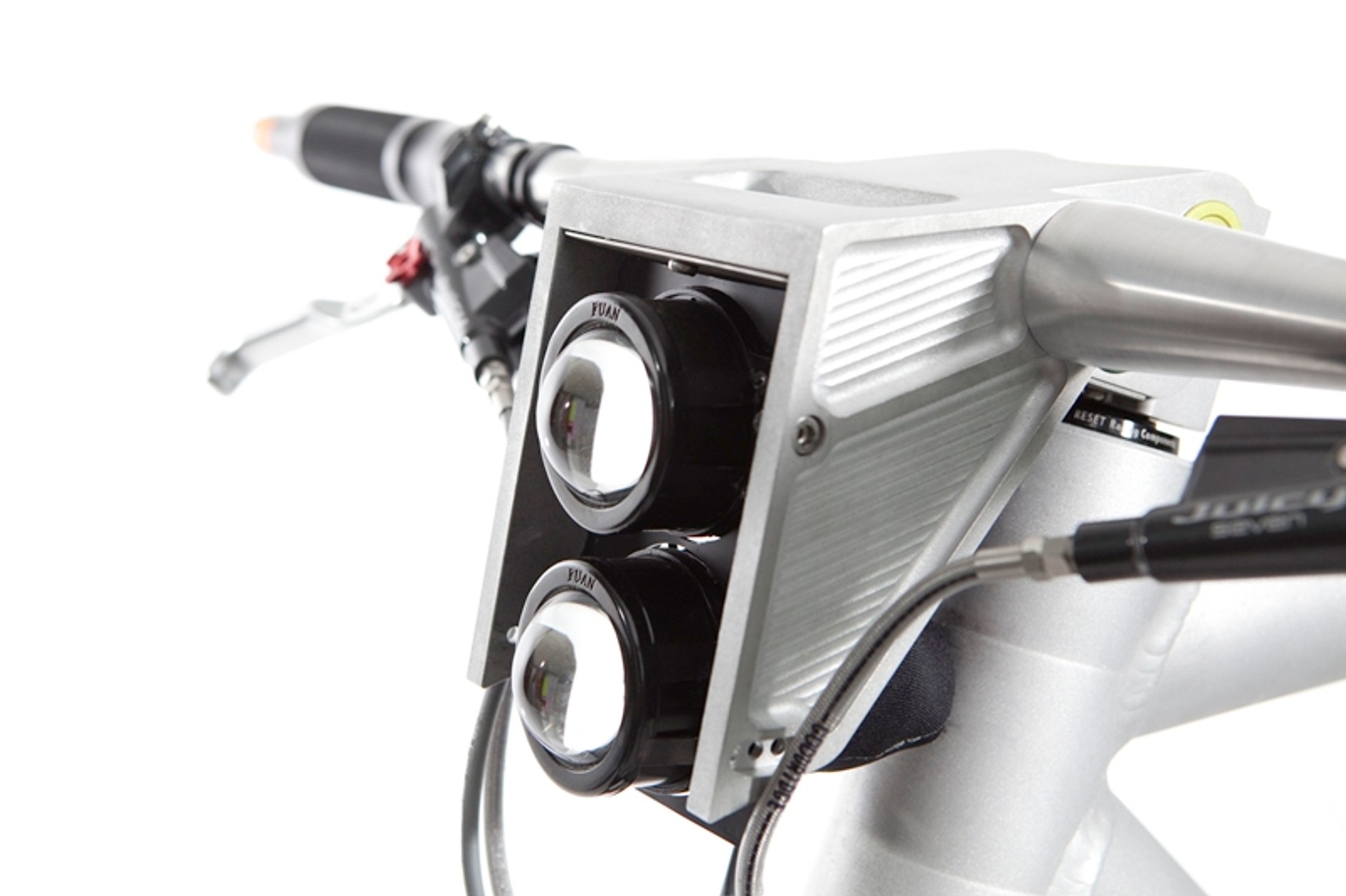 Cena Grace E nie obejmuje kombinezonu