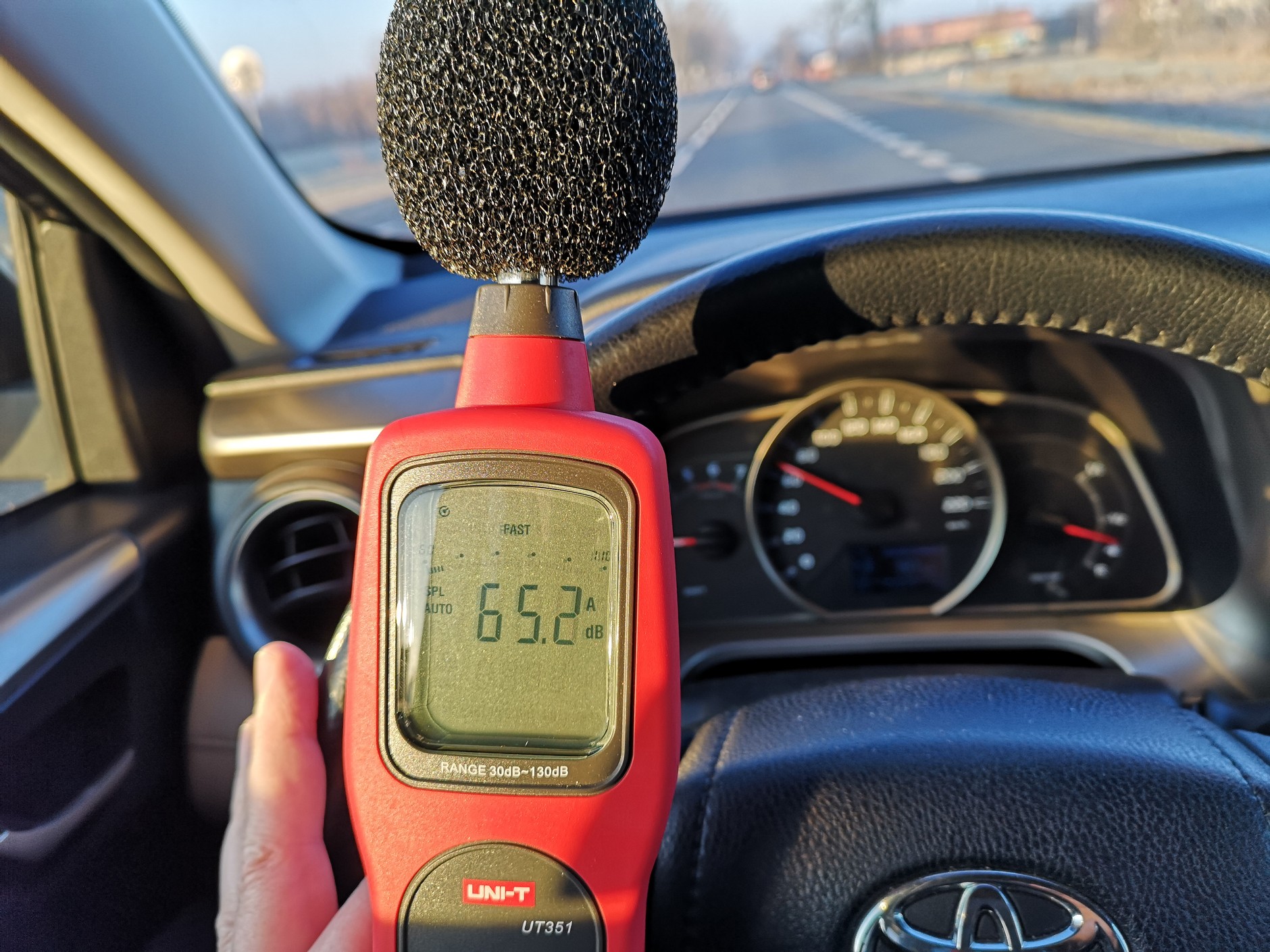 Efekty wygłuszania nadkoli