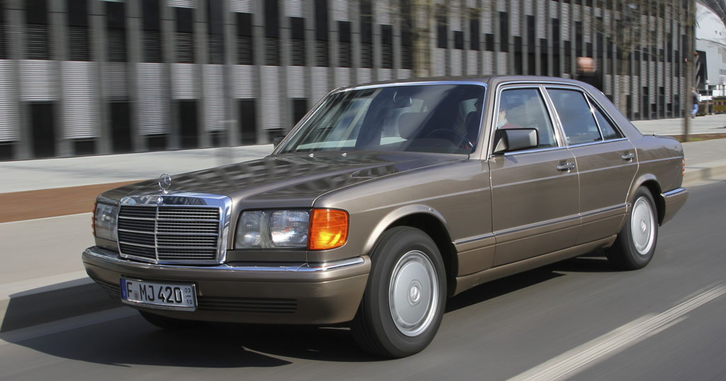 Mercedes W126 - wcale nie musi być "pięćsetka"