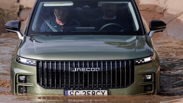Próbowałem utopić chińskiego SUV-a Jaecoo J7. Sami mnie do tego namawiali