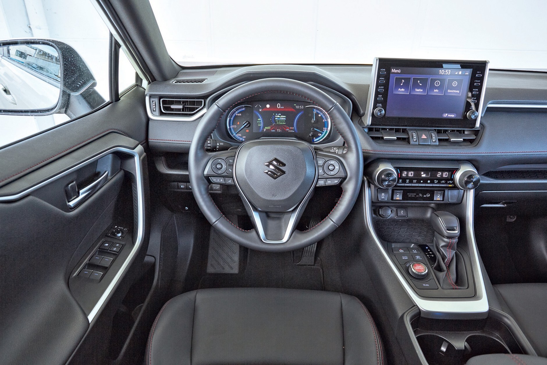 Suzuki Across 2.5 Plug-In Hybrid - kokpit