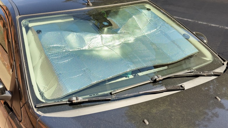 Mata jest jednym ze sposobów na walkę z nagrzanym samochodem w trakcie upałów