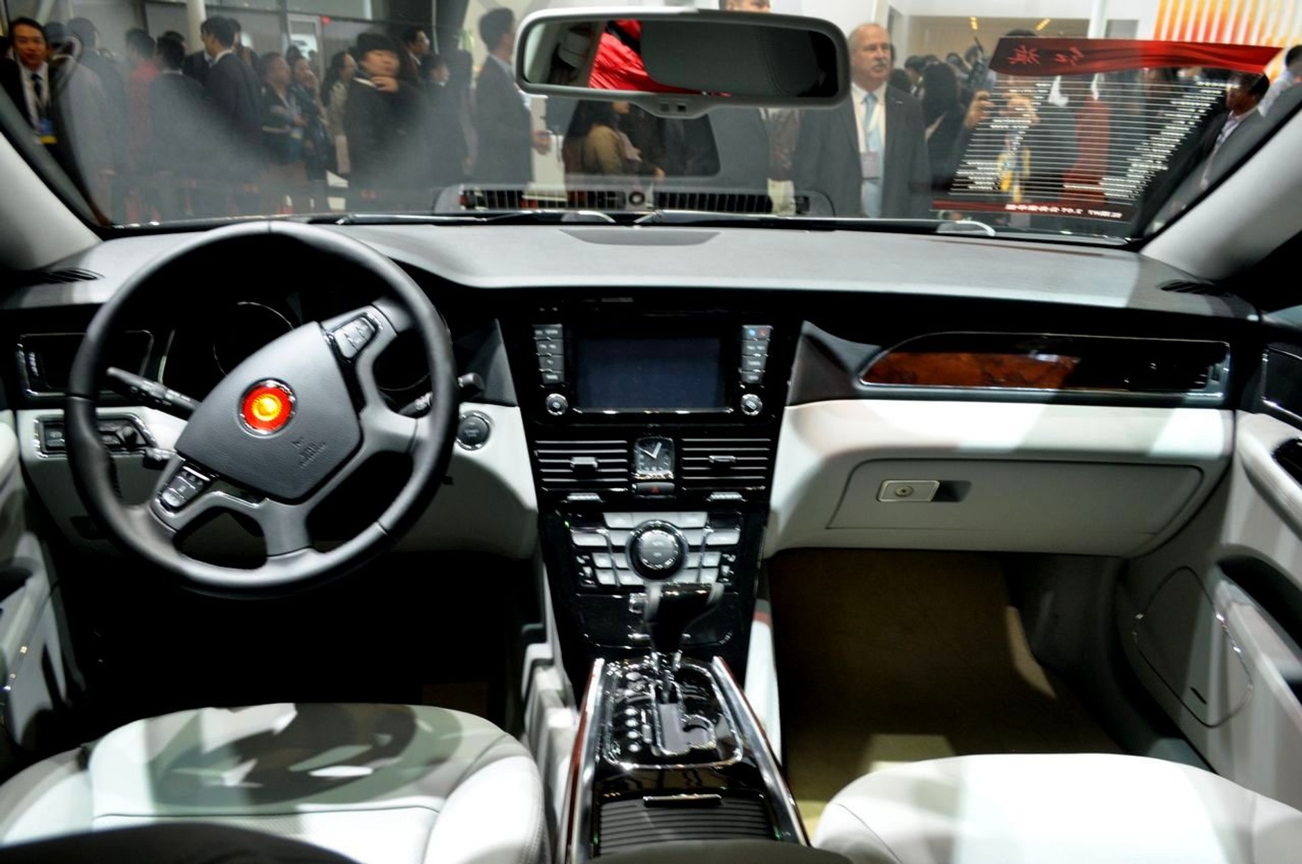 Hong Qi - Red Flag (Szanghaj 2013)