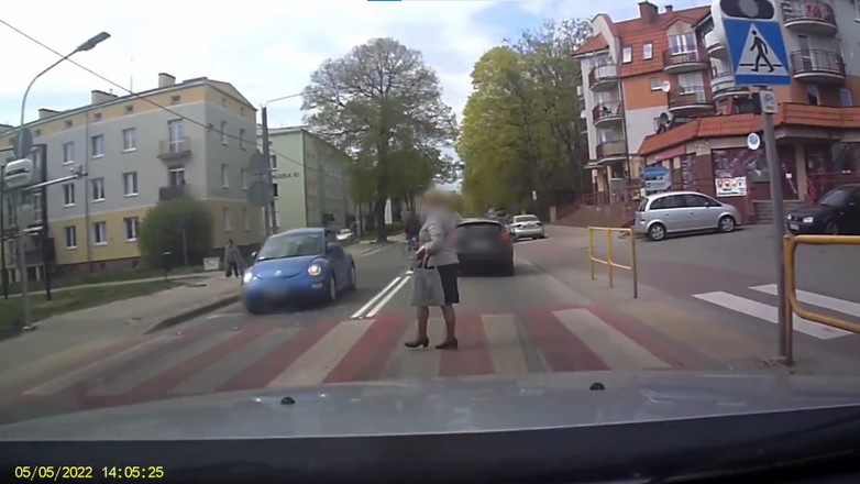 Do rozjechania jeden krok. Kierowca nawet nie hamował